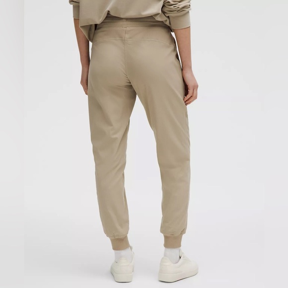 Lululemon Dance Studio Joggers Size 4 Lightweight Athleisure - Picture 2 of 8